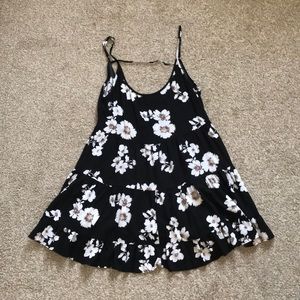 3/35✨ Brandy Melville Floral Dress